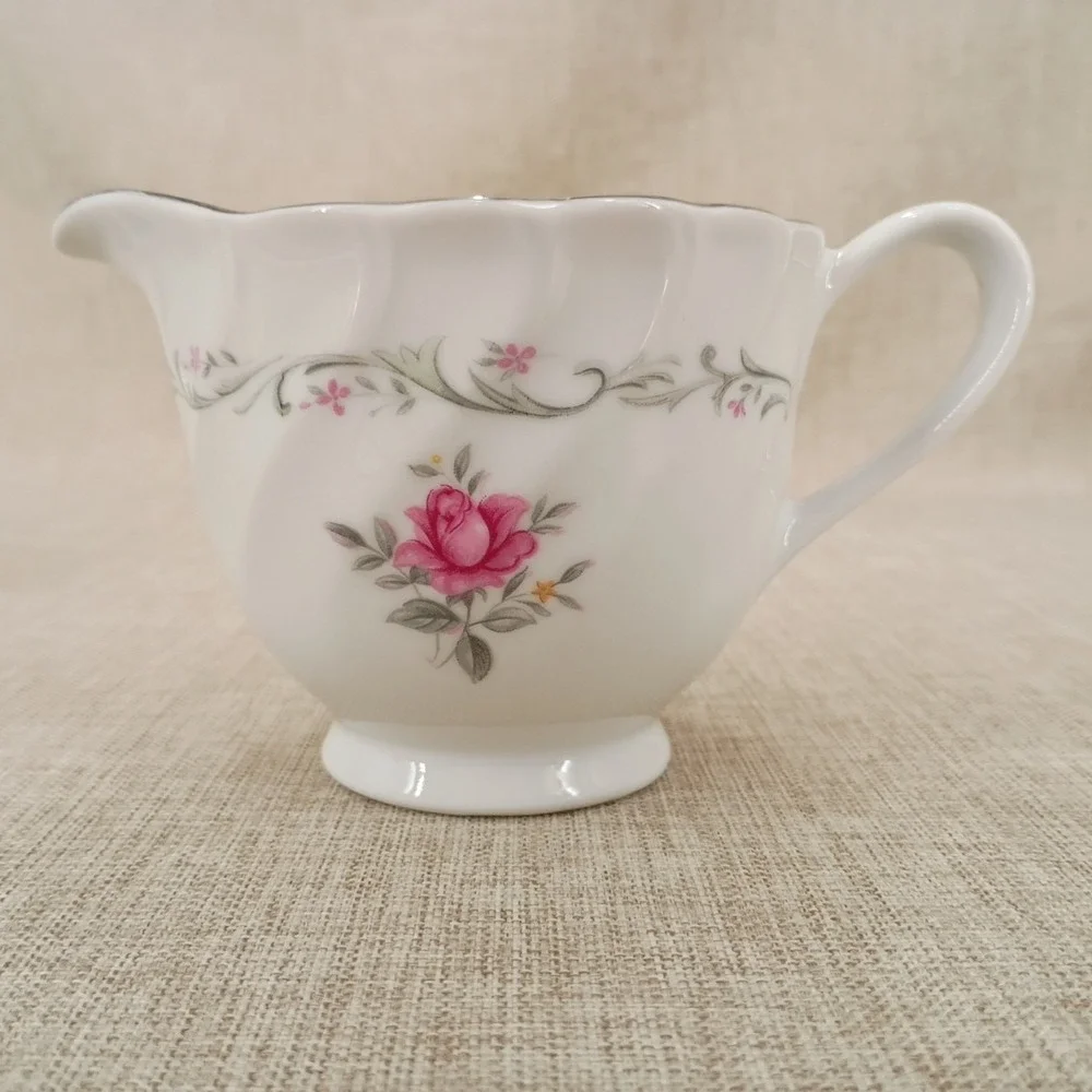 Fine China of Japan royal swirl